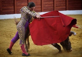 La novillera Carla Otero corta la temporada