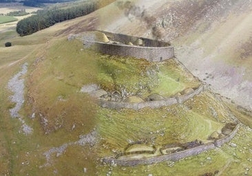 Descubren evidencias que podrían vincular al mago Merlín con un pueblo escocés