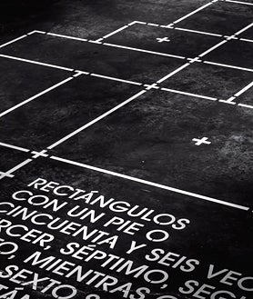 Imagen secundaria 2 - De arriba abajo, 'Walk The Authors' (2018), de La Ribot; '0.3M3' (2024), instalación de Radouan Mriziga; y '