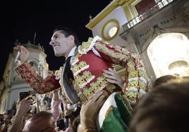 Toros en Sevilla de la Feria de San Miguel: Puerta del Príncipe para Talavante en una tarde con una oreja para Castella y Daniel Luque