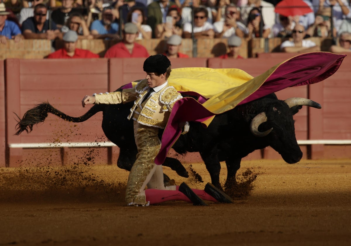 Borja Jiménez recibió a sus dos toros a portagayola
