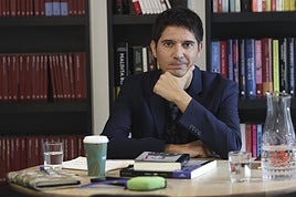 'Presentes', de Paco Cerdà: la Falange, posición de firmes