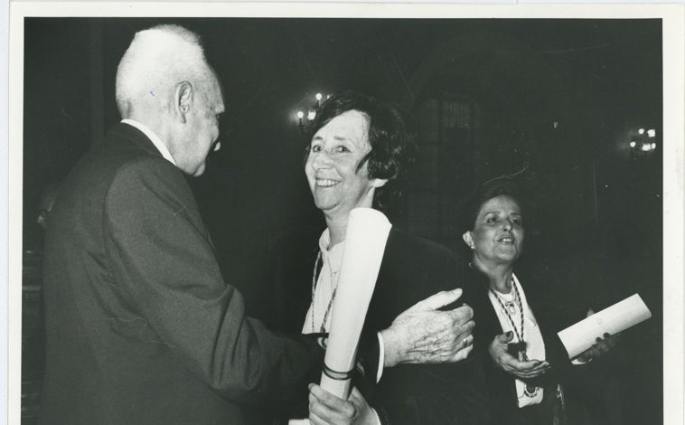 Imagen principal - Severo Ochoa con Margarita Salas. Ramón y Cajal en su estudio. Ilustración de Miguel Servet.
