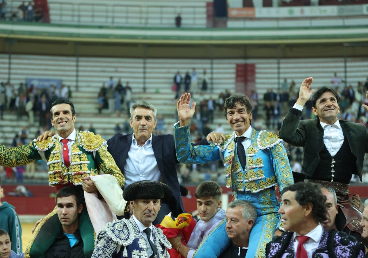 Emilio de Justo, Victorino Martín, Curro Díaz y Diego Ventura salen a hombros en la última feria de la temporada