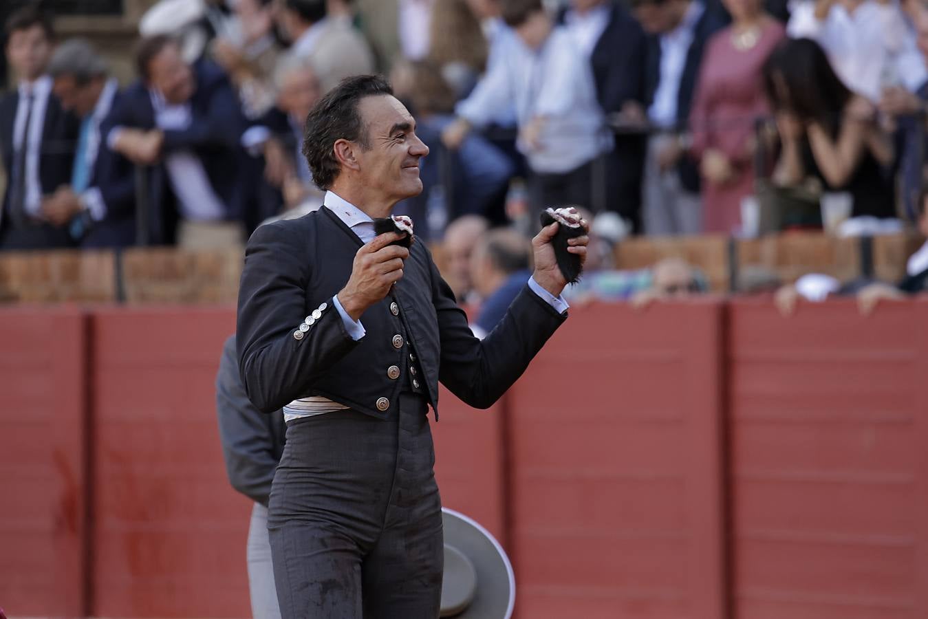 Imágenes del festival taurino a beneficio de Los Gitanos y que ha contado con la presencia de Curro Romero en los tendidos