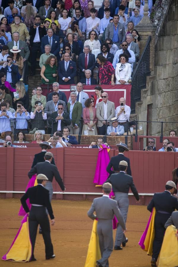 Imágenes del festival taurino a beneficio de Los Gitanos y que ha contado con la presencia de Curro Romero en los tendidos