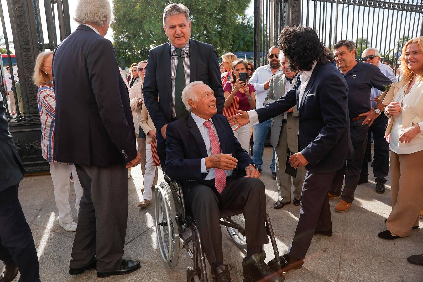 LLegada de Curro Romero al festival beneficio de Los Gitanos