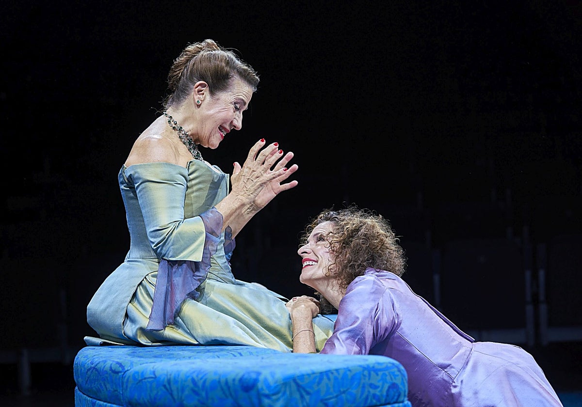 Emma Vilarasau y Marta Marco, en una escena de la obra