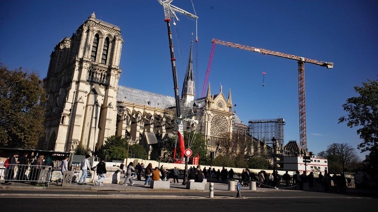 Francia estudia cobrar entrada a la catedral de Notre-Dame