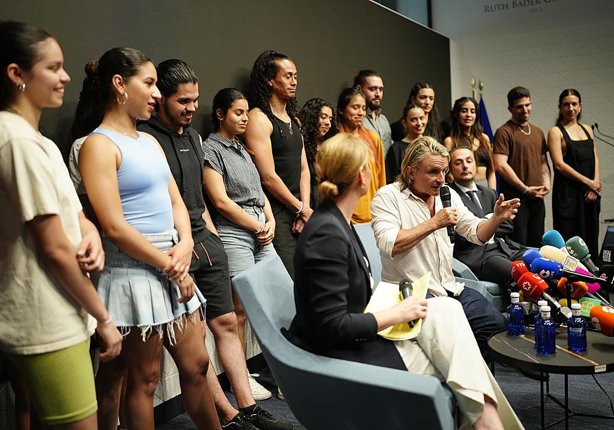 Nacho Cano, en rueda de prensa junto al reparto de 'Malinche'.