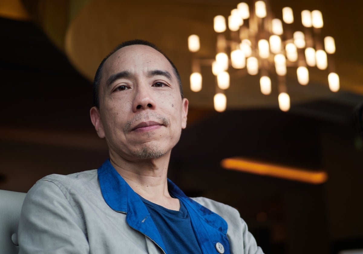 Apichatpong Wheresetakul en la cafetería del hotel 'Tres Reyes', en Pamplona