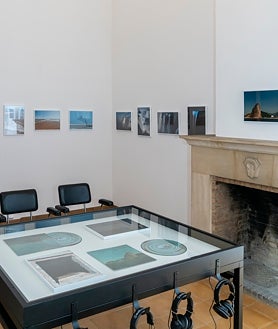 Imagen secundaria 2 - De arriba abajo, 'Fio (Hilo)', en en Estudi General Lul.lià; dos de los altavoces de 'Alto', en el Colegio de Arquitectos de las Islas Baleares; y la estancia dedicada a la pieza 'Río Oir', en EGL