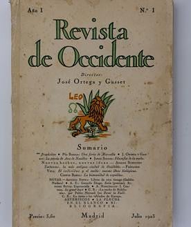 Imagen secundaria 2 - De arriba abajo: ejemplares de la colección de la revista, la biblioteca personal del filósofo y el primer número de 'Revista de Occidente'