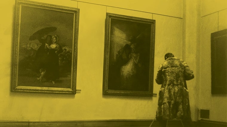Sigmar Polke, fotografiando el cuadro 'Las viejas', de Goya, en el Palacio de Bellas Artes de Lille, 1982