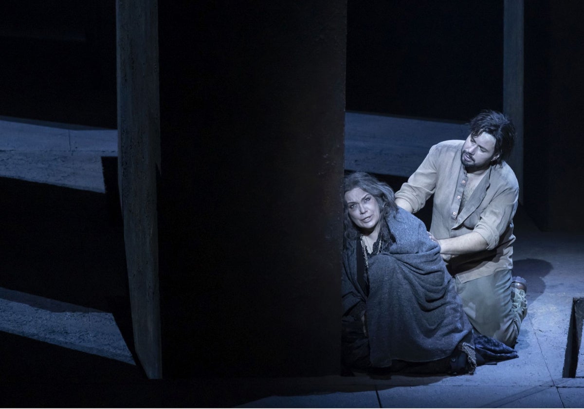 Ekaterina Semenchuk y Antonio Poli, en 'Il trovatore'