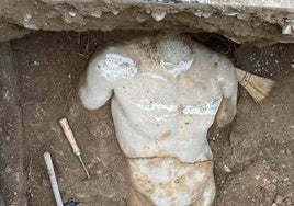 Hallado un torso del dios Hermes cerca de la Acrópolis