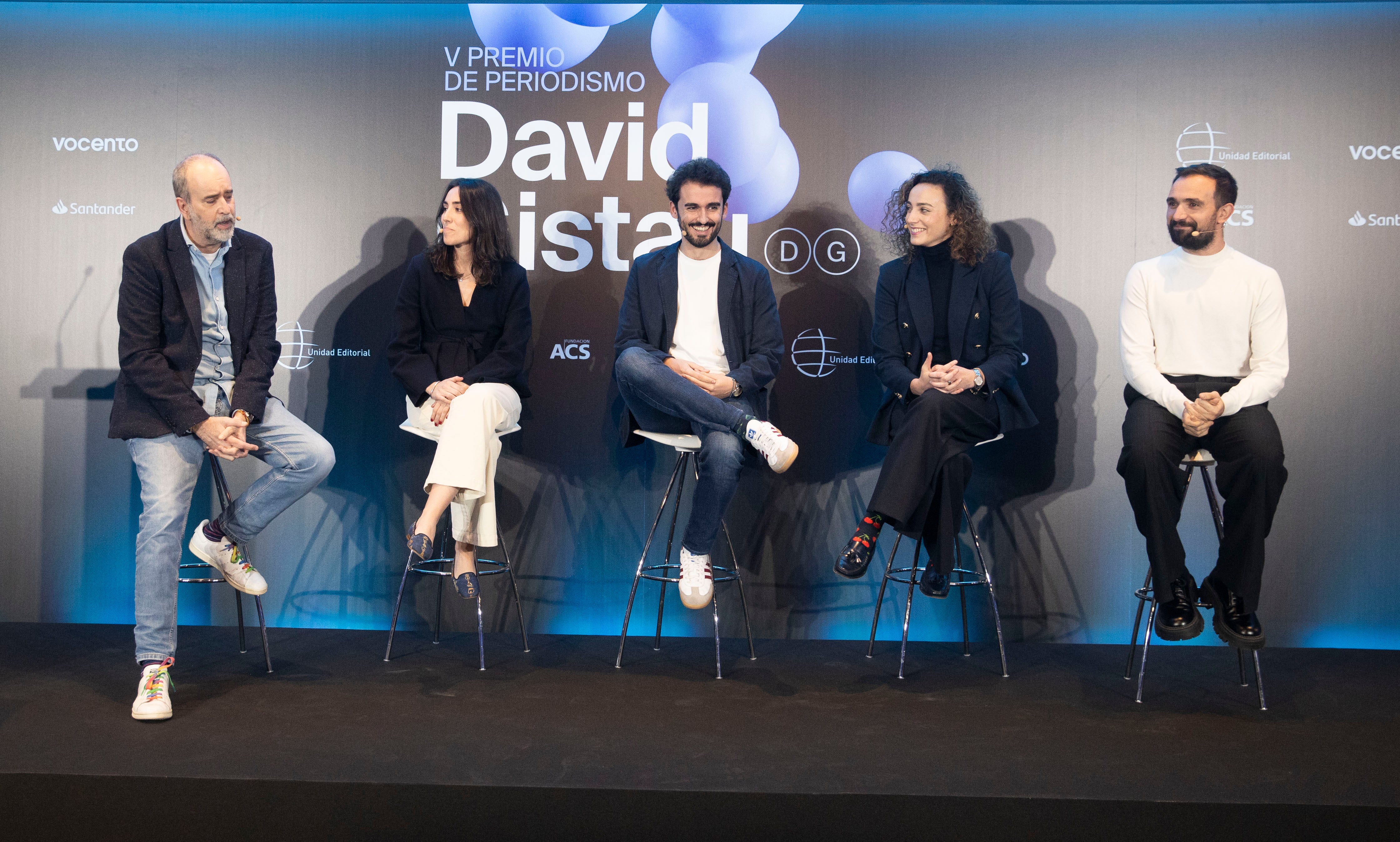 De izquierda a derecha: el director adjunto de ABC, Agustín Pery; la periodista de 'El Mundo' Silvia Lorenzo, los periodistas de ABC Bruno Pardo y Carlota Pérez, y el periodista de 'El Mundo' Pablo R. Roces