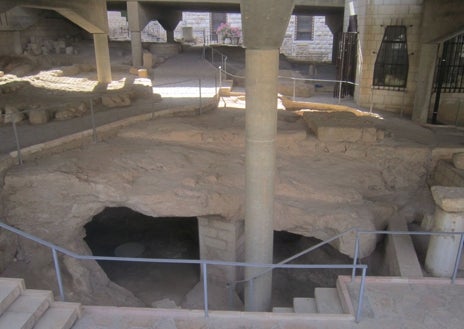 Imagen secundaria 1 - Casa del siglo I d.C. excavada en Nazaret, restos hallados bajo la basílica de la Anunciación y excavaciones en sus inmediaciones