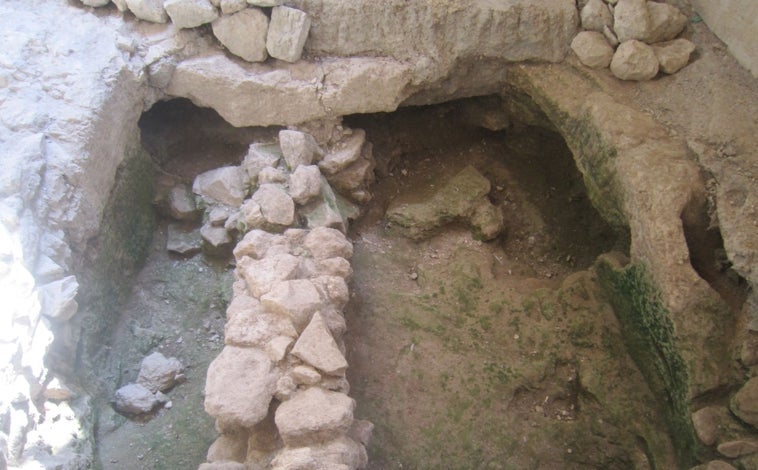 Imagen principal - Casa del siglo I d.C. excavada en Nazaret, restos hallados bajo la basílica de la Anunciación y excavaciones en sus inmediaciones