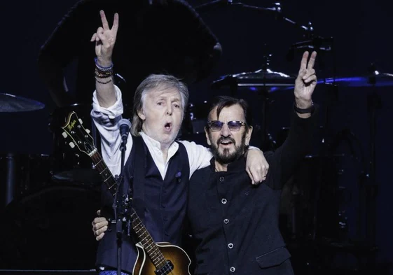 El reencuentro histórico de los Beatles: Paul McCartney y Ringo Starr tocan juntos en un concierto en Londres