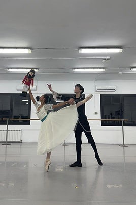 Los alumnos de Jacballet ensayan para 'El Cascanueces'