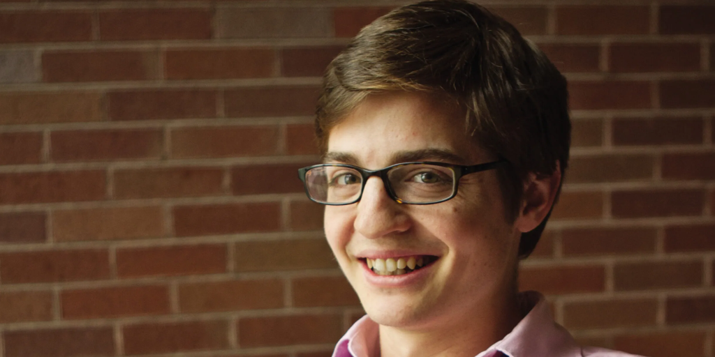 Se llama Simon Rich