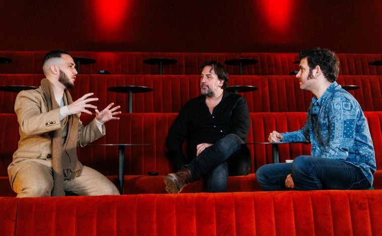 Imagen principal - Momentos del encuentro en la Sala Equis, con C. Tangana, Isaki Lacuesta y Javier Macipe 