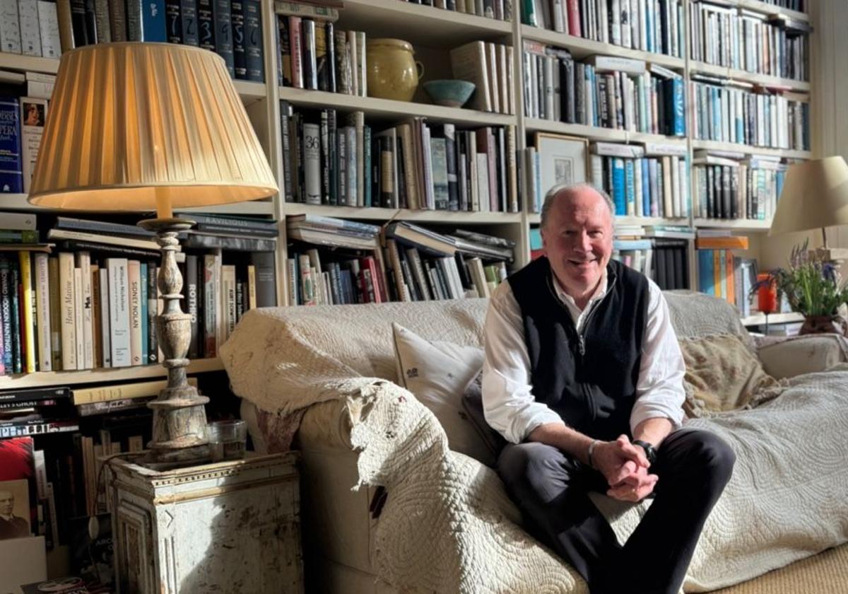 William Boyd, retratado en su casa, en el barrio londinense de Chelsea