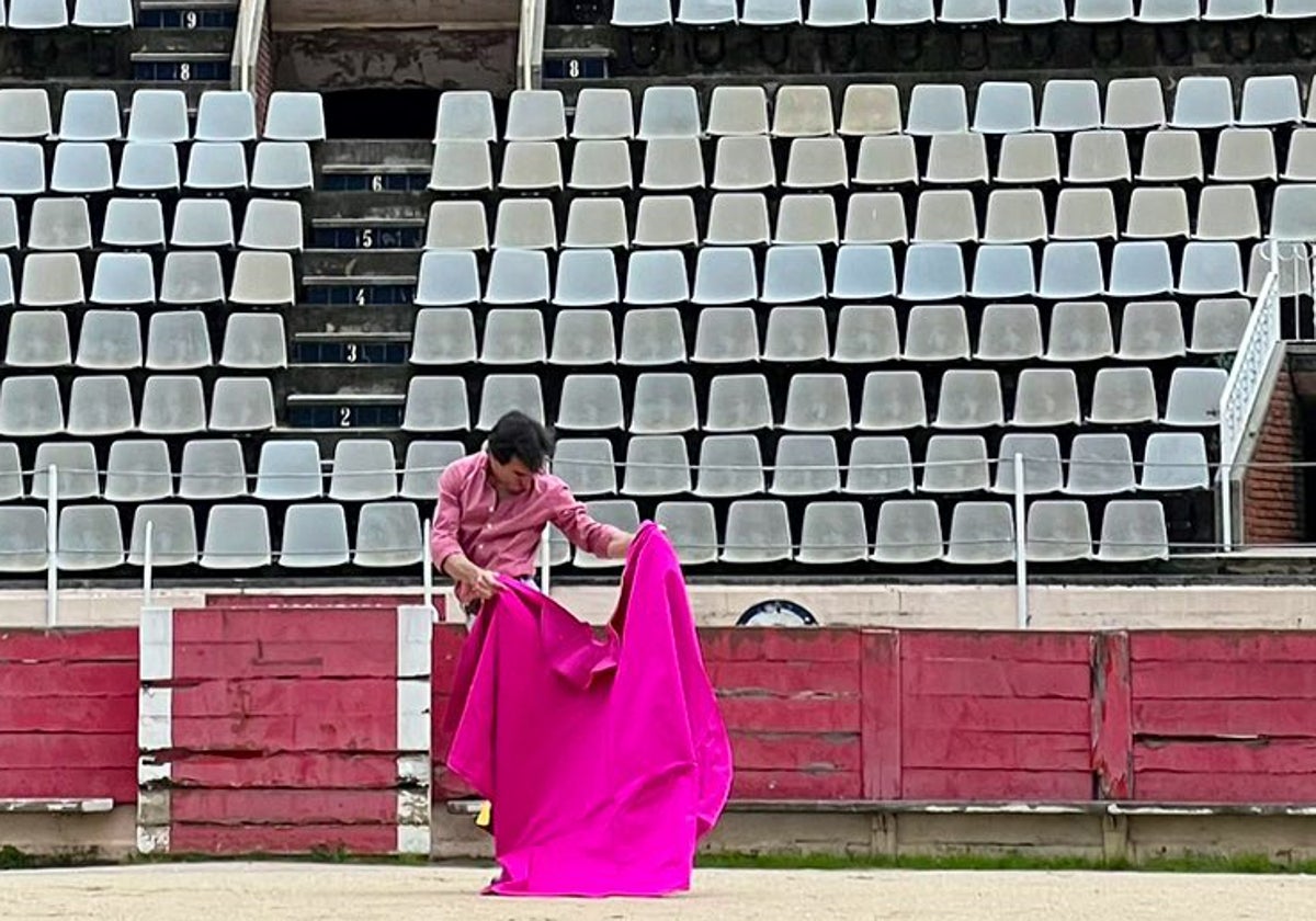 Juan Ortega torea de salón en la Monumental catalana