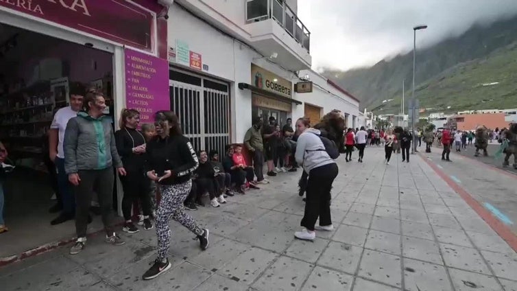 Sesenta carneros de Tigaday protagonizan la estampida del martes de Carnaval en La Frontera en El Hierro
