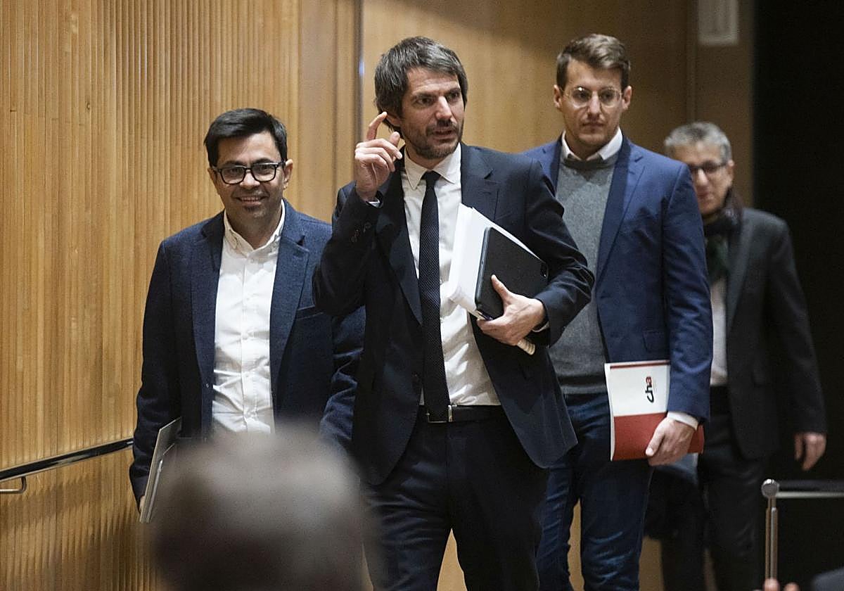 Urtasun, acompañado en el Congreso por Pisarello, Pueyo y Martí