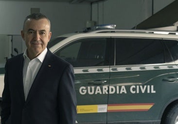 Lorenzo Silva: «España no está siendo generosa con la Guardia Civil»