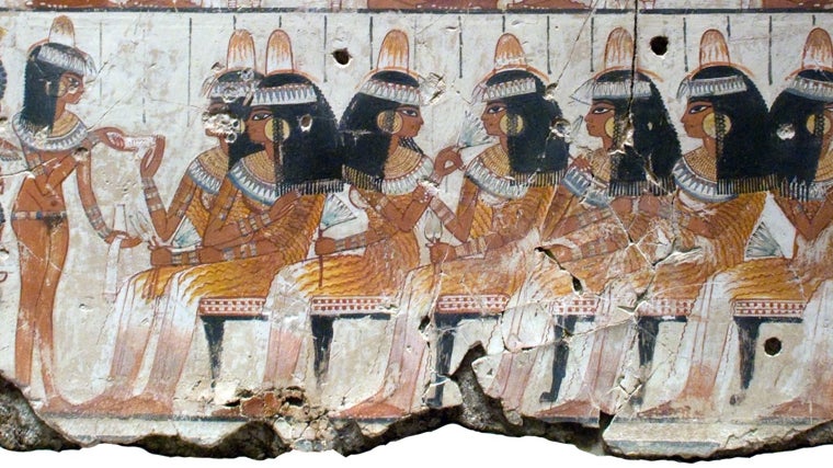 Mujeres en el banquete funerario de Nebamón, en el Museo Británico, con los conos de perfume sobre su cabeza que se ha comprobado en momias que existieron realmente