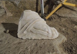 Hallan el pie de una escultura romana  en San Pedro el Viejo de Huesca