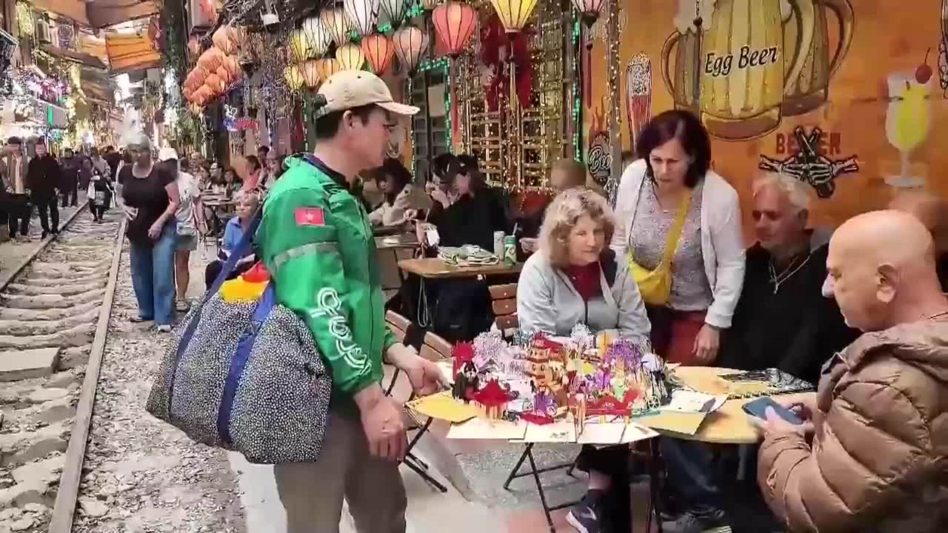 Las agencias de viajes ya no podrán hacer excursiones guiadas a la calle del tren de Hanói