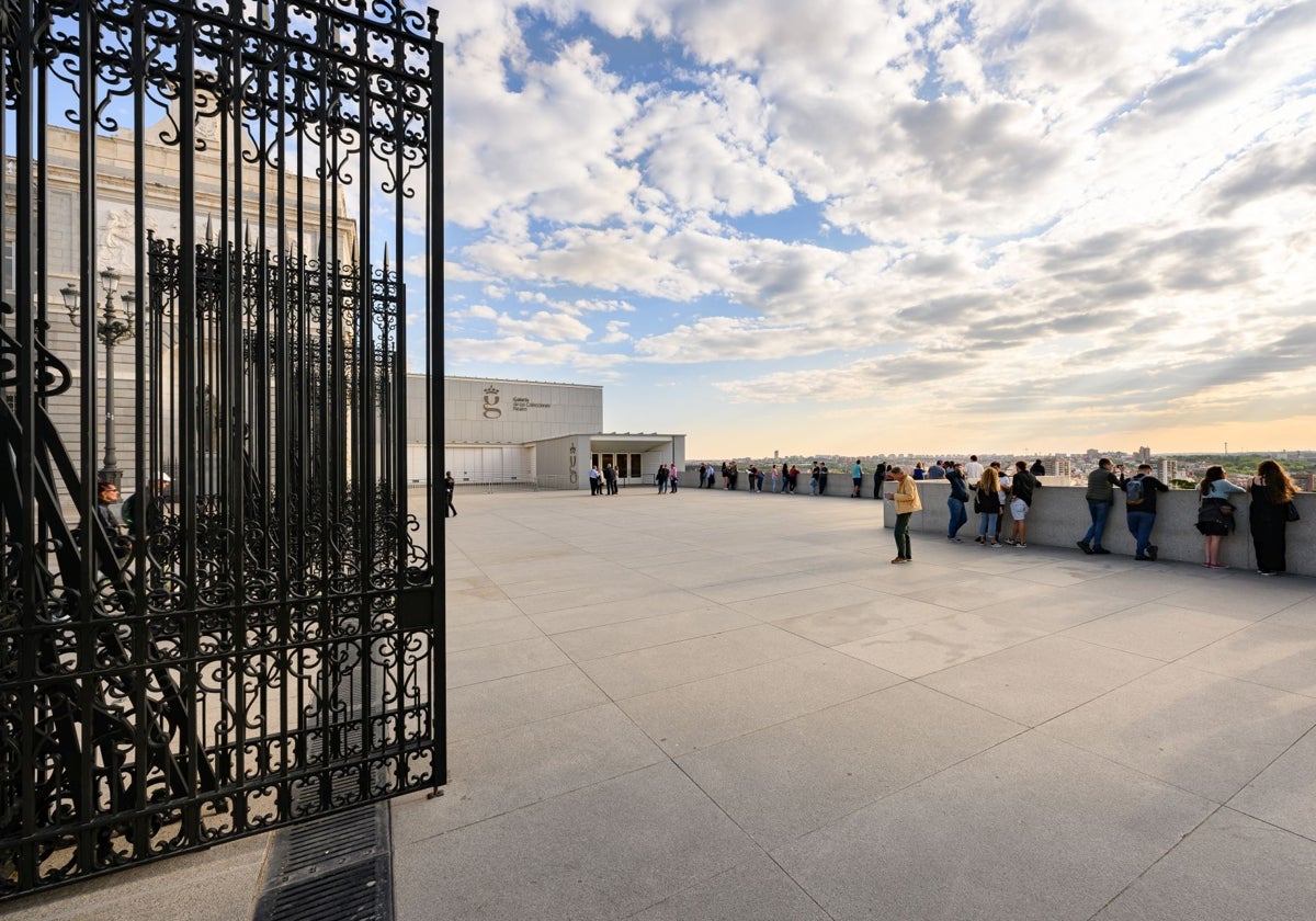 Mirador y entrada a la Galería de las Colecciones Reales, junto al Palacio Real