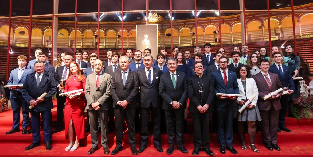 La Maestranza viste de luces a estudiantes y premia con matrícula a toreros: «La Cultura está a nuestro lado»