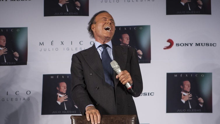 Julio Iglesias , en otra letra