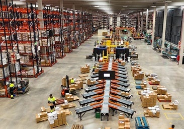 Penguin estrena su nuevo coloso logístico para mover hasta 40 millones de volúmenes al año