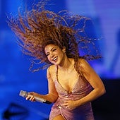 Una loba gigante y miles de pelucas violetas: el apoteósico concierto de Shakira en México D.F.