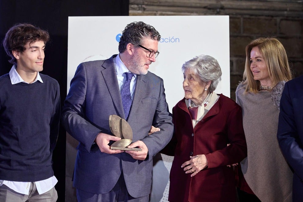 Galería | El director de ABC, Julián Quirós, galardonado con el premio José Javier Uranga