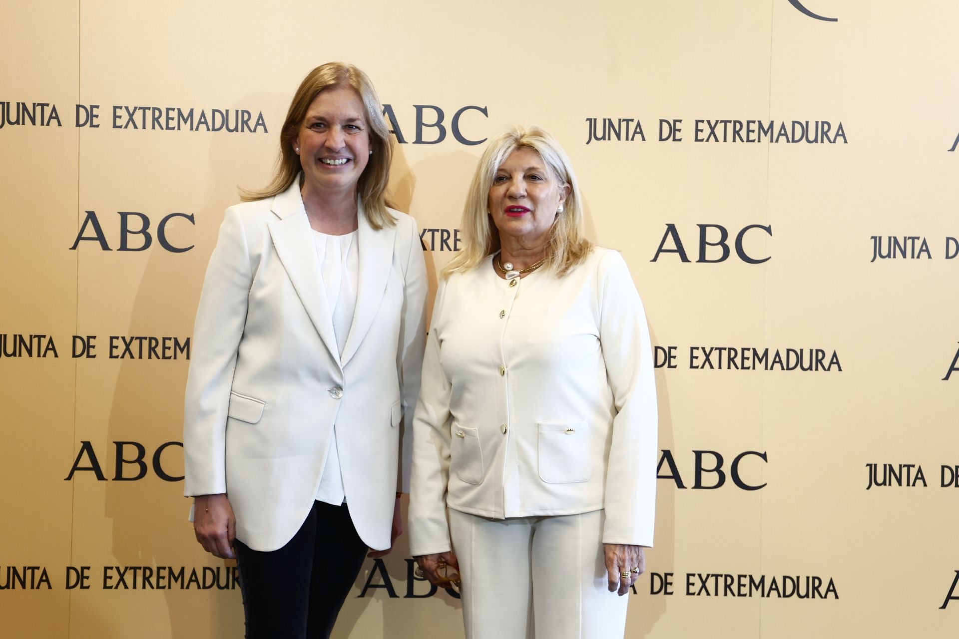 Carmen Pagador y Dolores Marcos