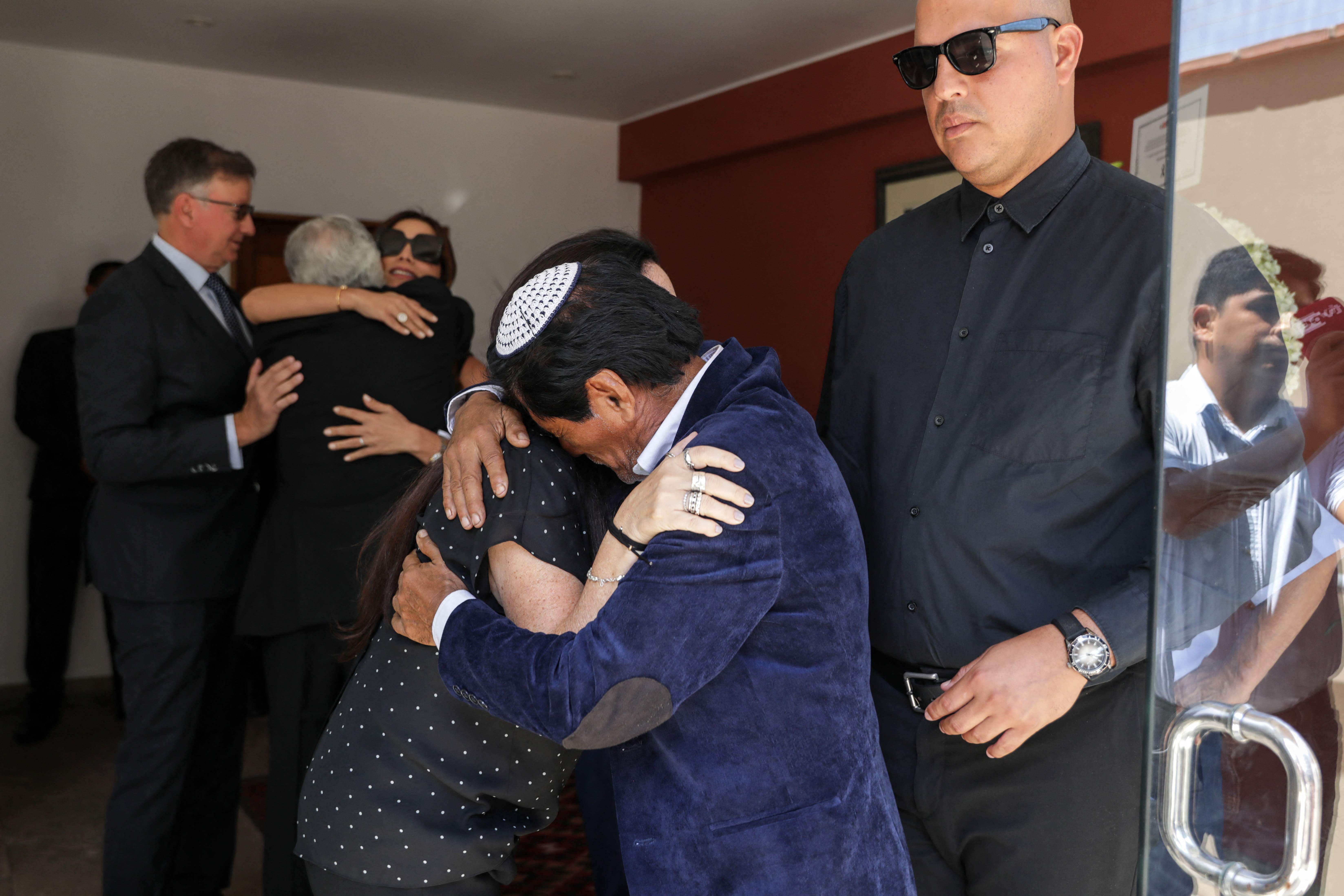 Los amigos del escritor y de la familia dan sus condolencias