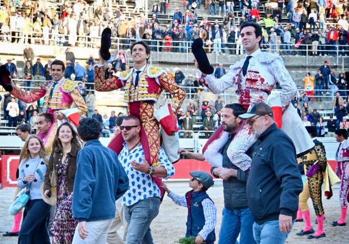 Emilio de Justo, Andrés Roca Rey y Tomás Rufo salen a hombros