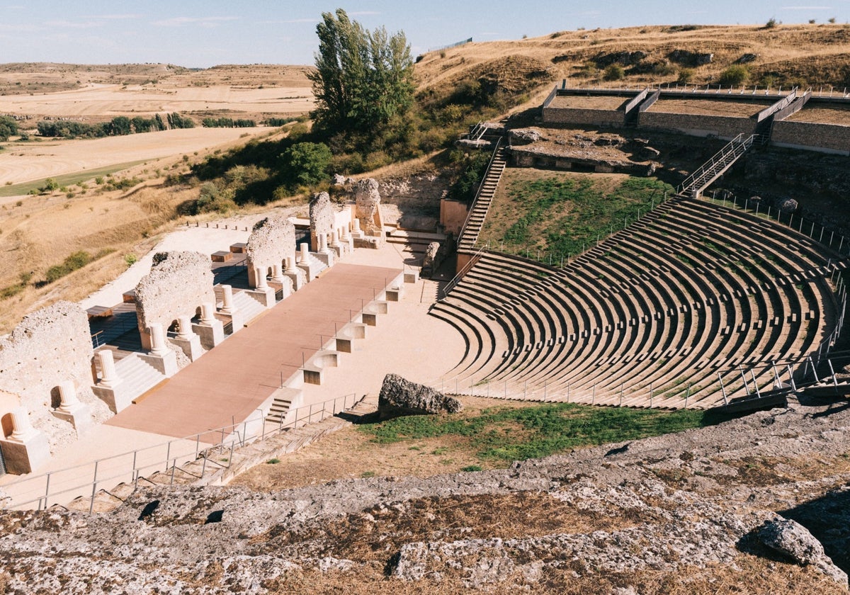 Vista del teatro romano, construido en época del emperador Tiberio