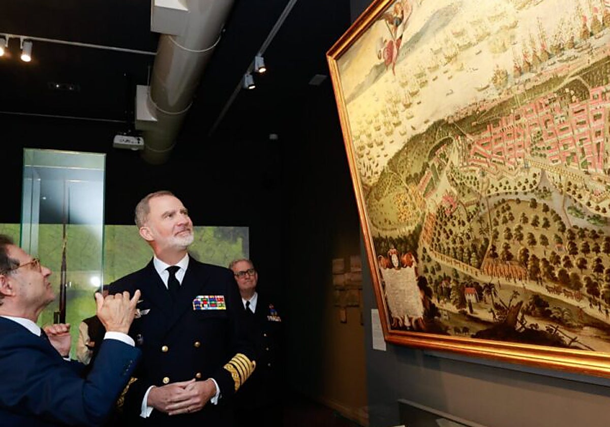 Su Majestad el Rey en la inauguración de la exposición en el Museo Naval sobre 1625
