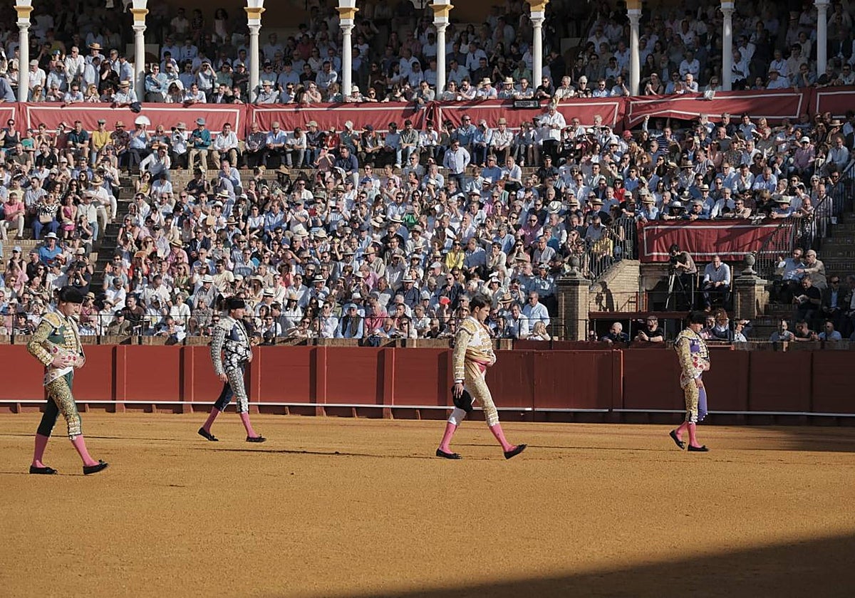 Domingo de sol en la Maestranza para ver a Lama de Góngora, Calerito y Samuel Navalón