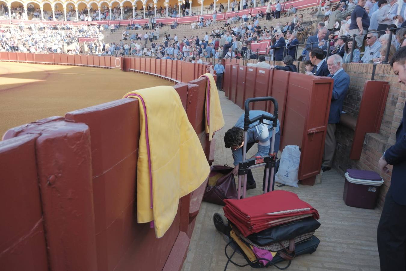 Domingo de sol en la Maestranza para ver a Lama de Góngora, Calerito y Samuel Navalón