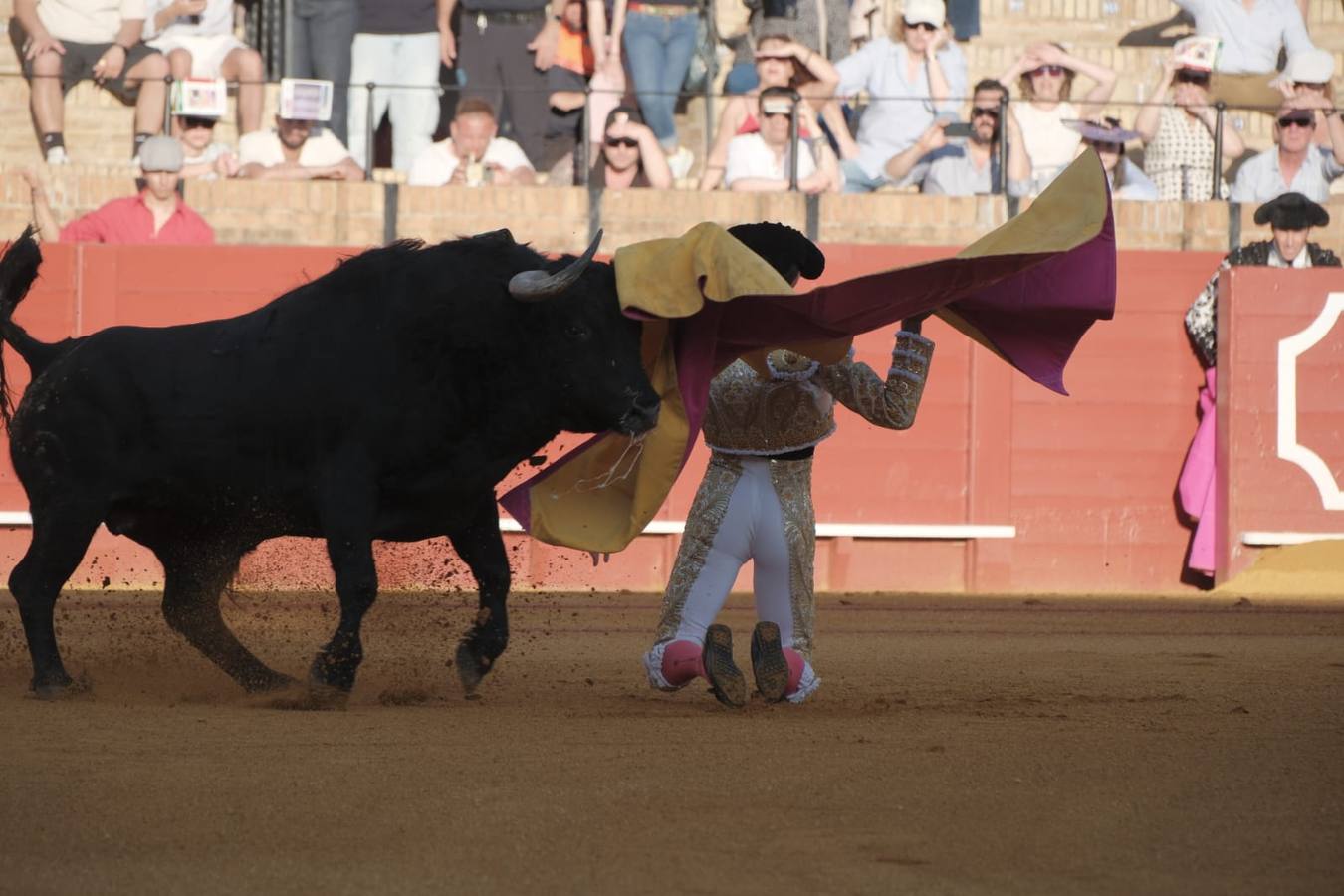 Samuel Navalón logró arranzar aplausos en la faena de su primero