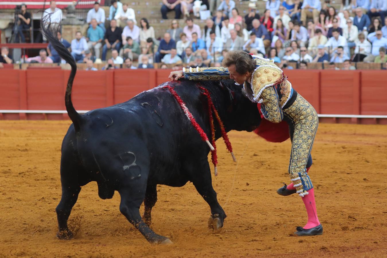 Román logró cortar una oreja en la Maestranza